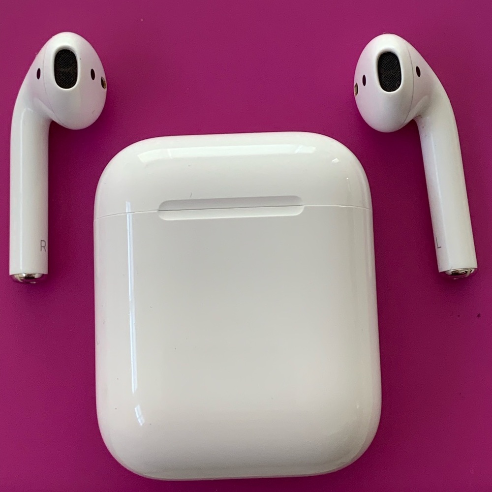 Apple AirPods with Charging Case